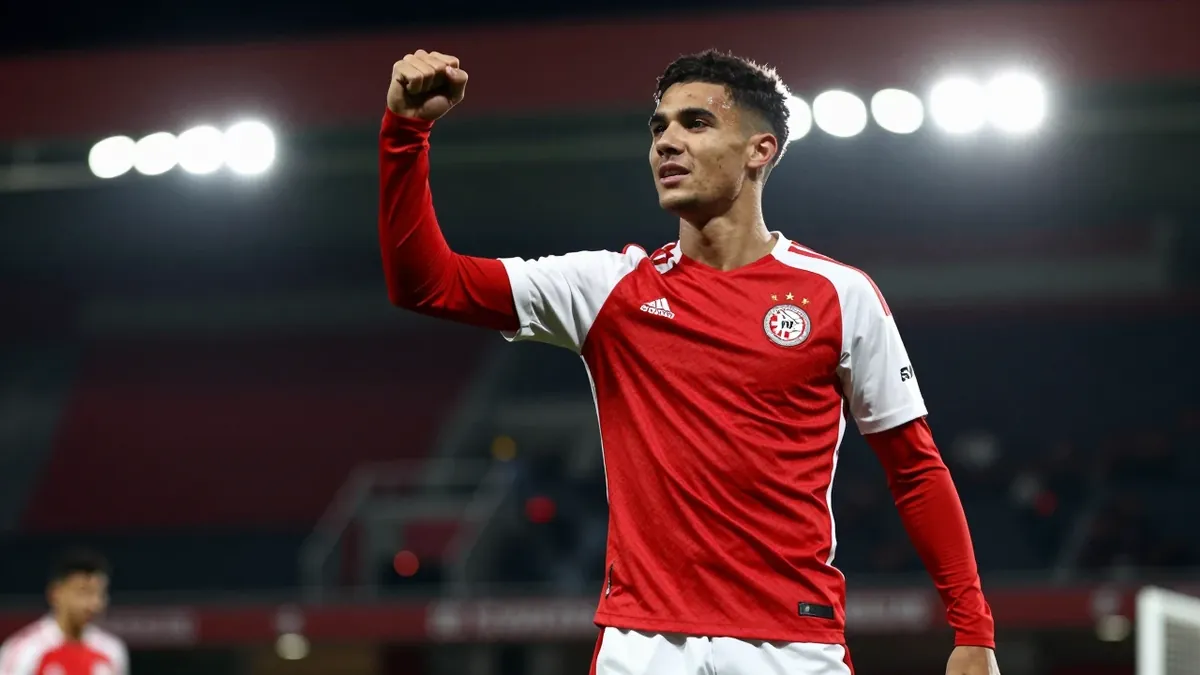 Jong PSV Eindhoven won dinsdag een oefenwedstrijd van TOP Oss