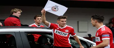 PSV Eindhoven is in talks to extend Mauro Júnior's contract, but his agent demands a hefty sum