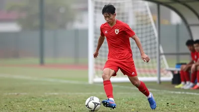 De 17-jarige Deense aanvaller Mikkel Bro Hansen, die PSV deze zomer voor drie miljoen euro aantrok, staat op de...