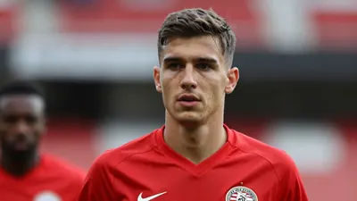 PSV Eindhoven have agreed a loan deal for Lutsharel Geertruida from RB Leipzig with a €15m buy option, as reported by...