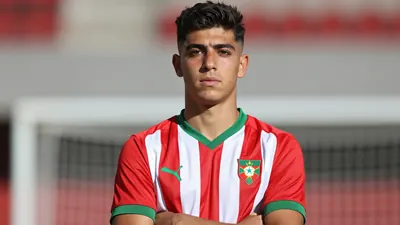 PSV Eindhoven is close to finalizing a deal with SC Cambuur for the transfer of 18-year-old Moroccan striker Sami Bouhoudane