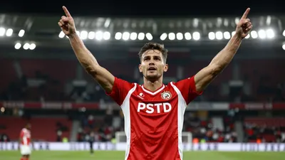 PSV Eindhoven won van FC Utrecht in de Eredivisie, waardoor het team in de tweede plaats blijft met tien punten uit vier...