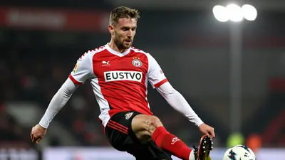PSV Eindhoven starts their Eredivisie title defense without Filip Kostić, who is still waiting for his work permit