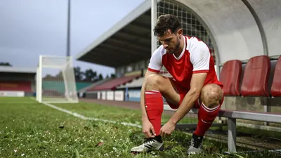 PSV-spits Ricardo Pepi moest na acht minuten geblesseerd afhaken in de Eredivisie-wedstrijd tegen FC Twente, wat zorgen...