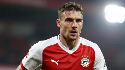 PSV Eindhoven considers transfer of Dutch international Lutsharel Geertruida, who has 21 caps