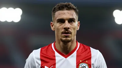PSV Eindhoven midfielder Joey Veerman leaves the option to join Borussia Dortmund open